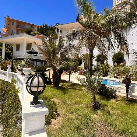 Goldcity Luxury Private Pool 3+1 With Free Aquapark Villa